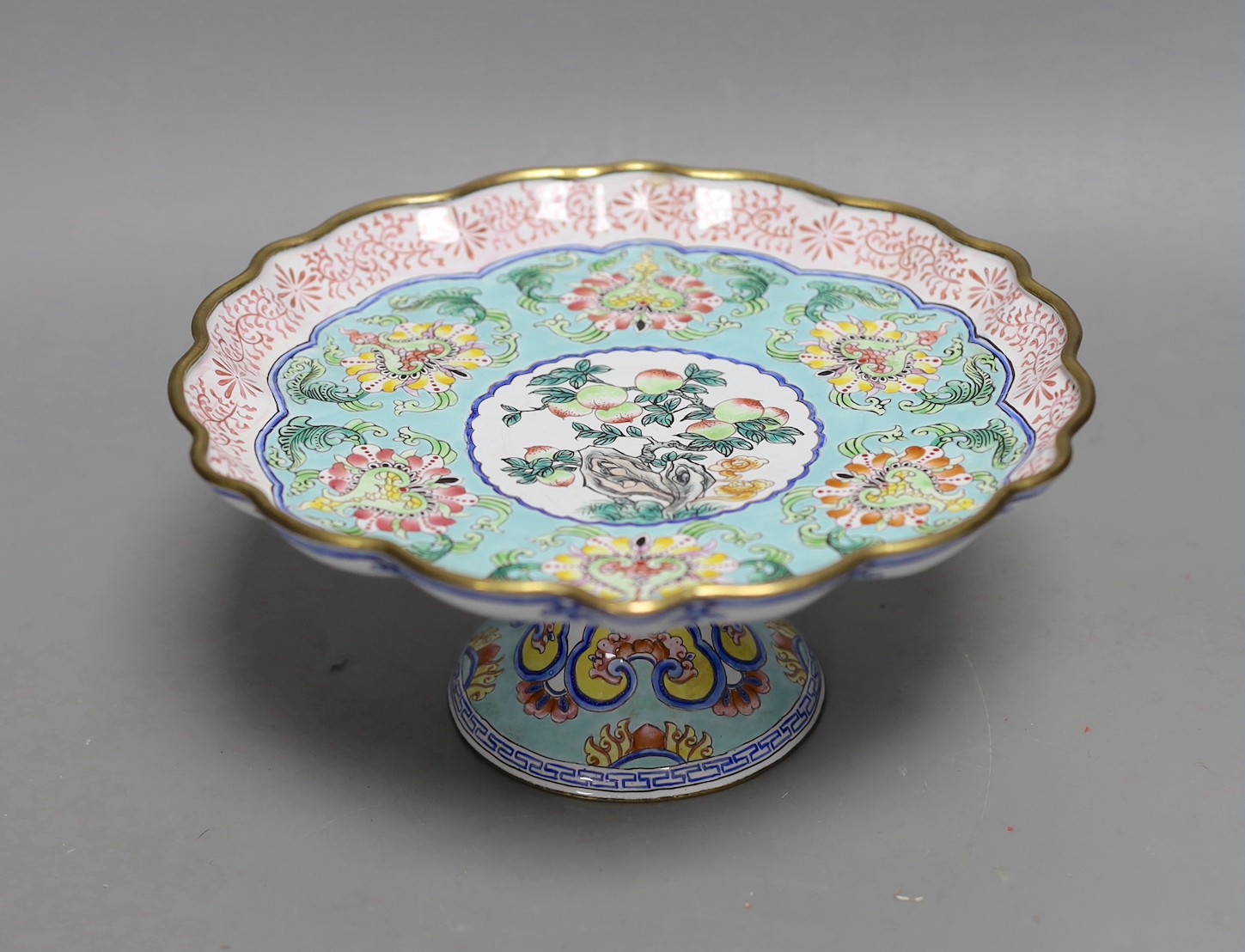 A boxed Chinese Guangzhou enamel comport, 21cm diameter